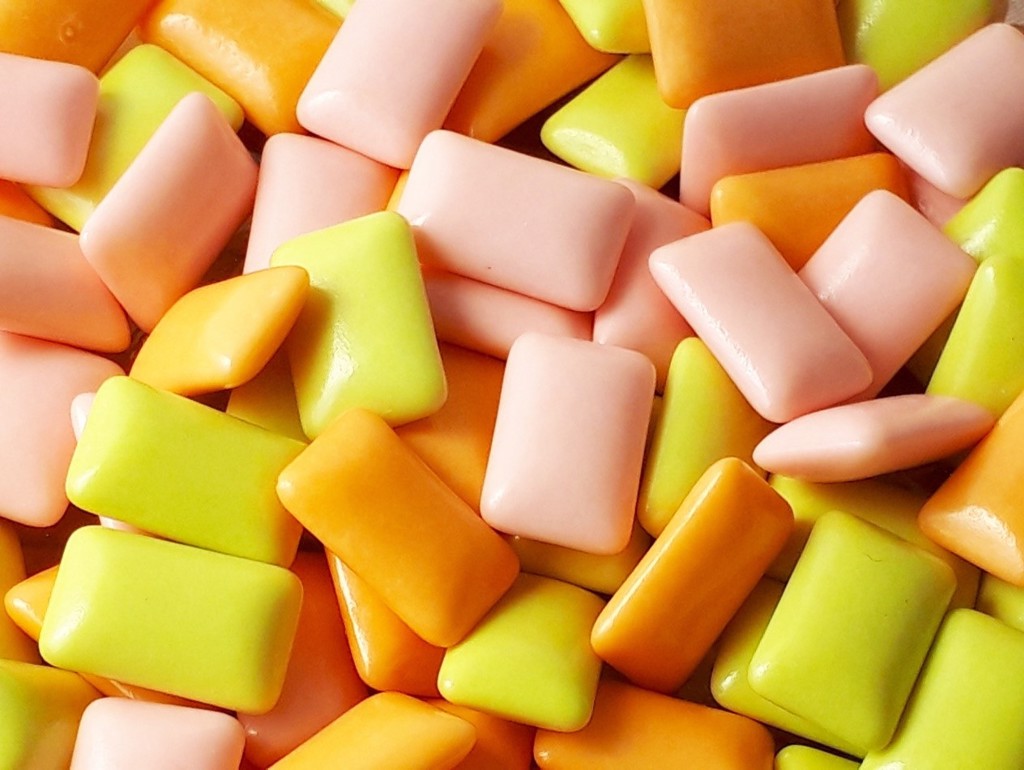 高保管/寄存价值的细分品类，按“实用寄存”和“收藏升值”两类整理